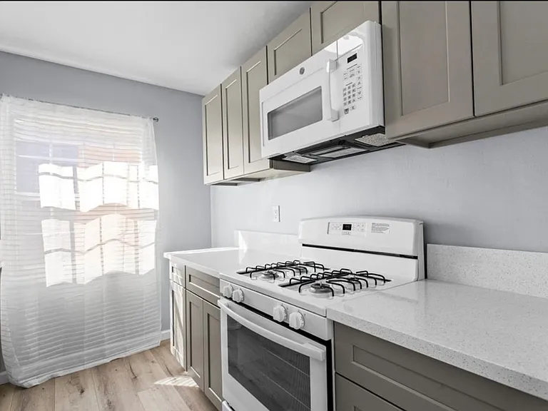 2551 8th Ave #9 — Photo 5