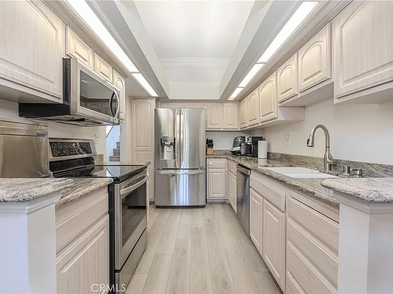 764 Wingate Bay — Photo 12