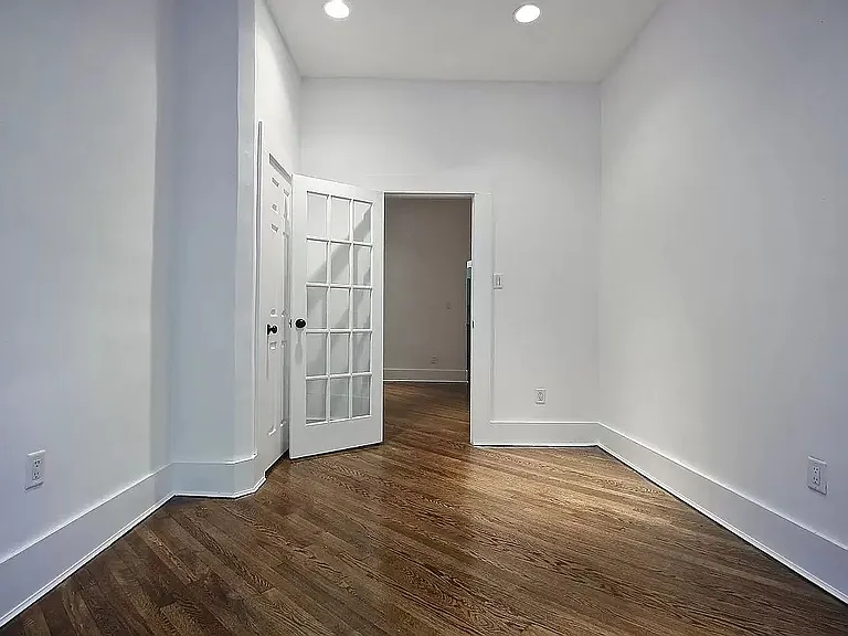 168 E 7th St #4D — Photo 2