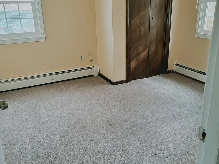 141 Greenwood Ct — Photo 2