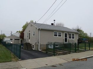 37 Grattan St, Fall River, MA 02721