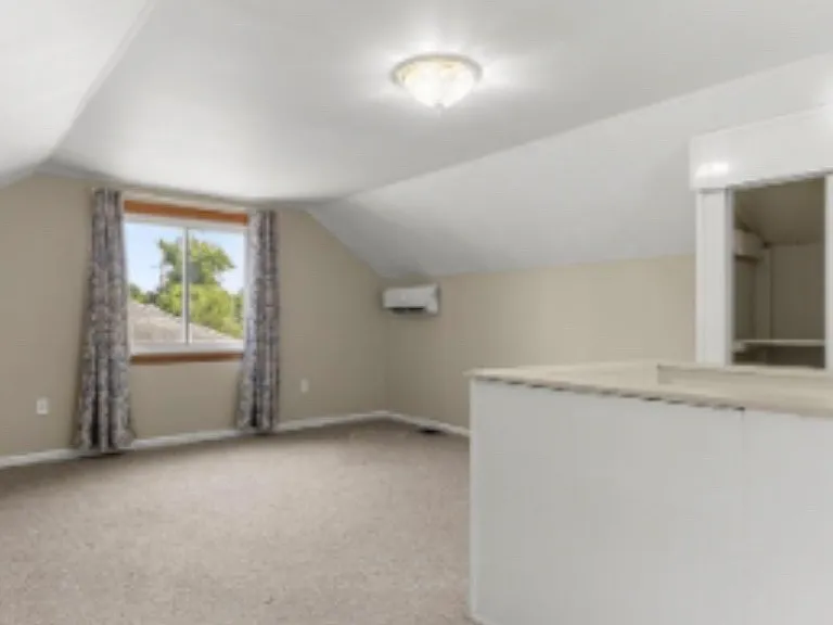 15587 Russell Ave — Photo 17