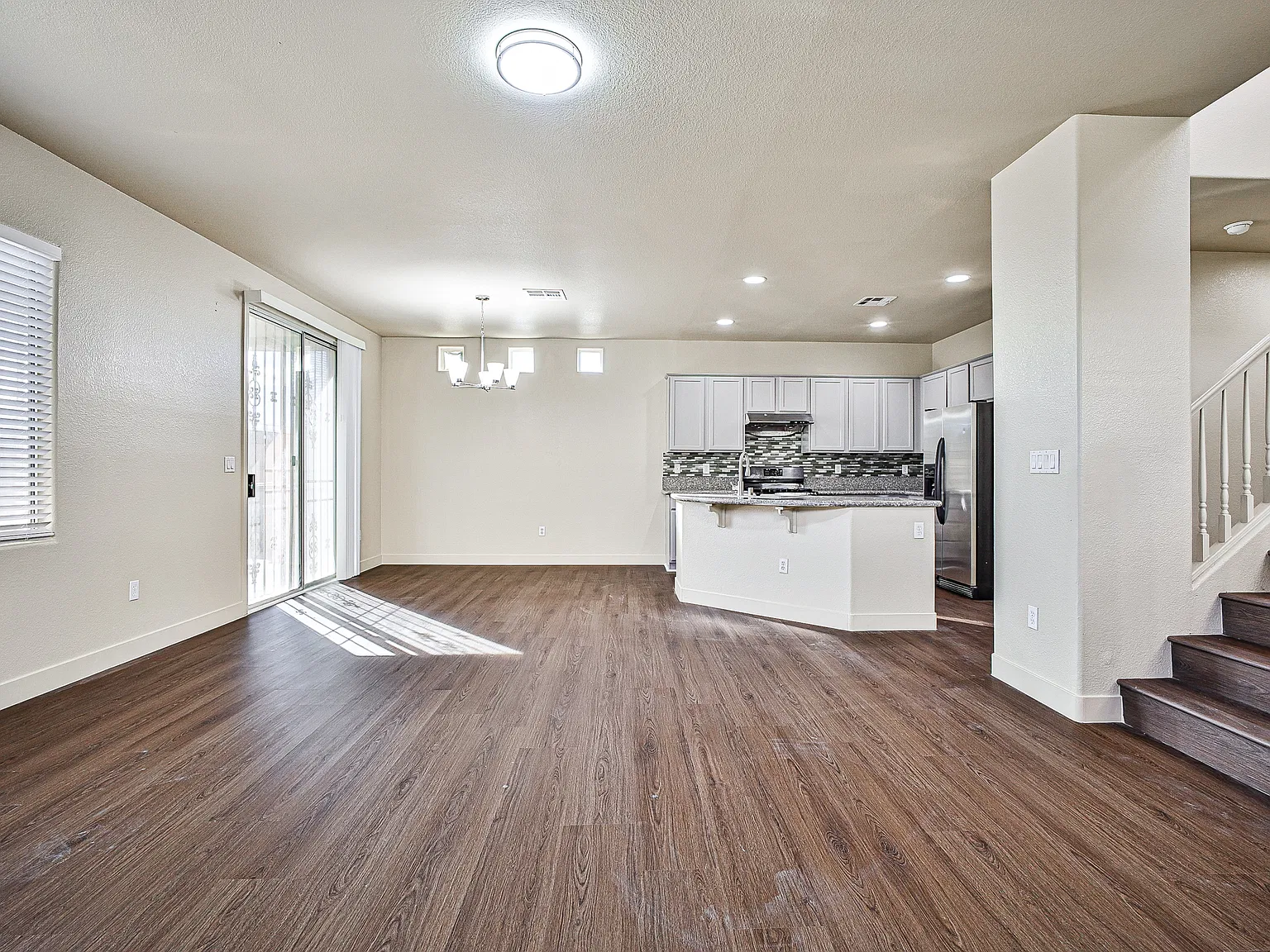 4 bed, 2127 sqft, $2,250 — Photo 3
