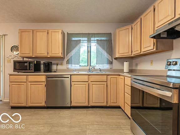 4th image of 842 W Rosewood Dr