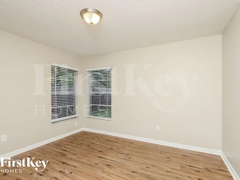 1955 Cleveland St NE — Photo 11