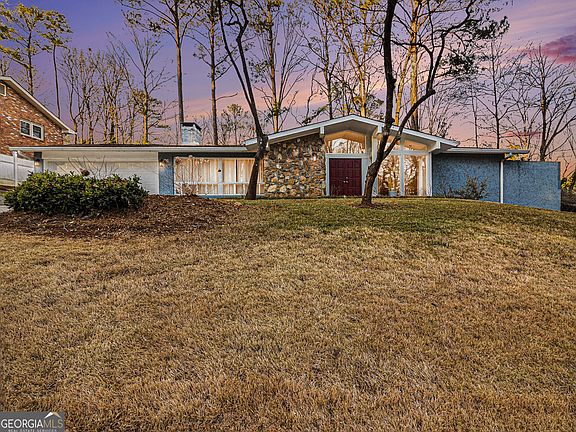 2nd image of 3590 Cloudland Dr