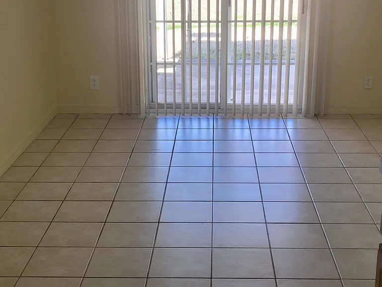 1208 W Jackson Ct — Photo 3
