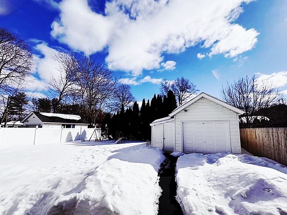 4th image of 57 Reed St