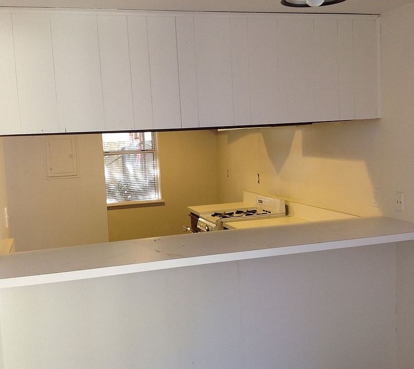 1st image of 2571 Bayshore Ave