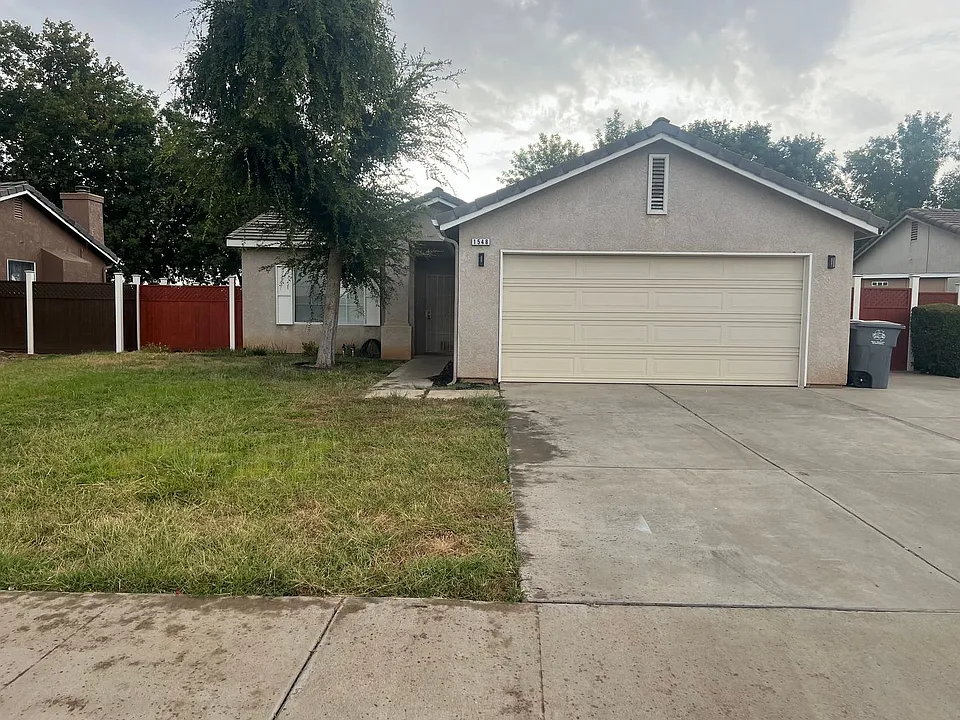 1548 N Valencia Ct