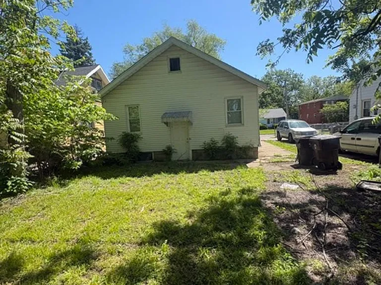 2207 N Ellis St — Photo 12