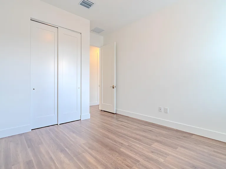 1427 SW 23rd St — Photo 52
