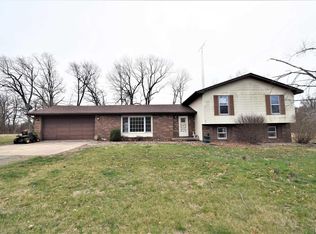10789 E Cedar Hills Rd, Mount Vernon, IL 62864