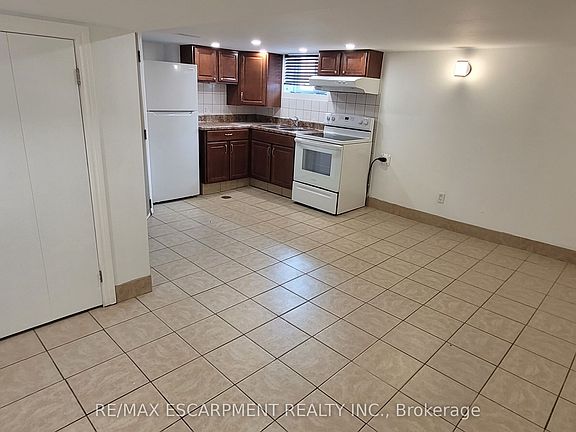 4th image of 98 Limeridge Rd E