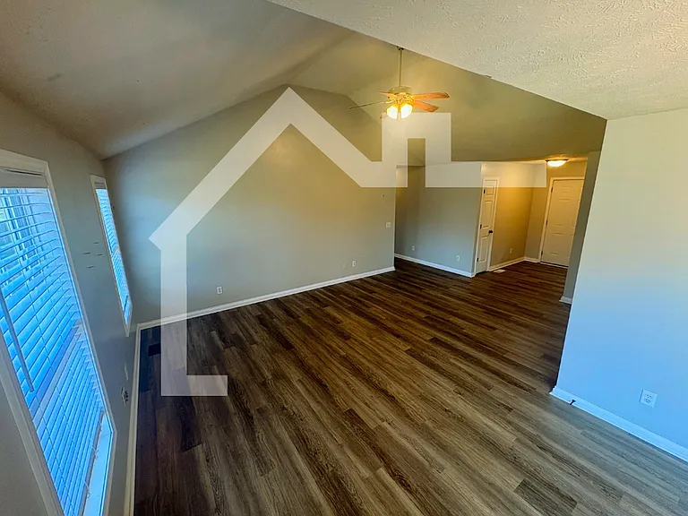 4709 Rathbone Dr — Photo 5