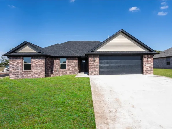 1117 Center Court Cir, Grove, OK 74344