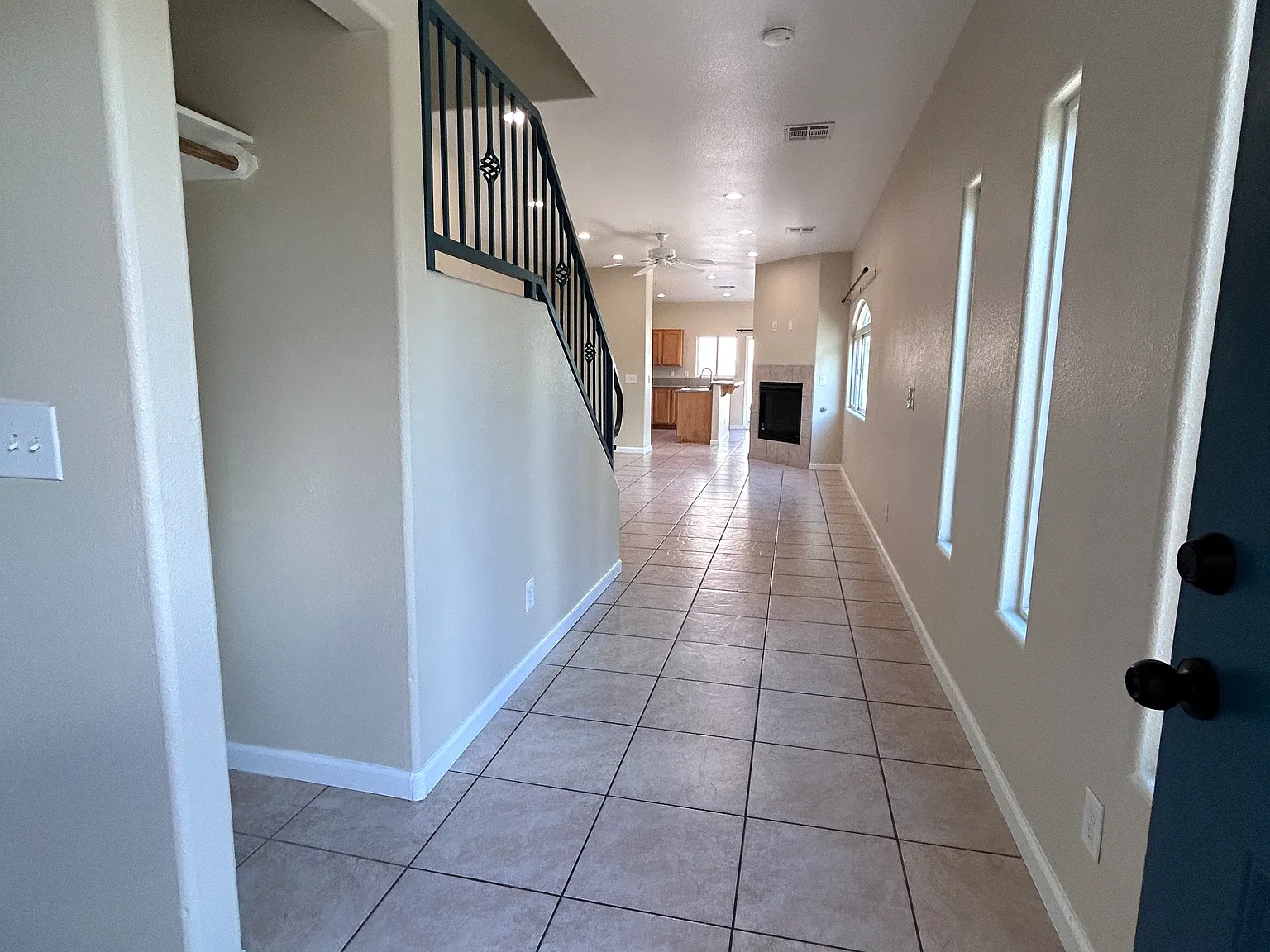 3 bed, 2.5 bath, 1740 sqft, $1,949 — Photo 3