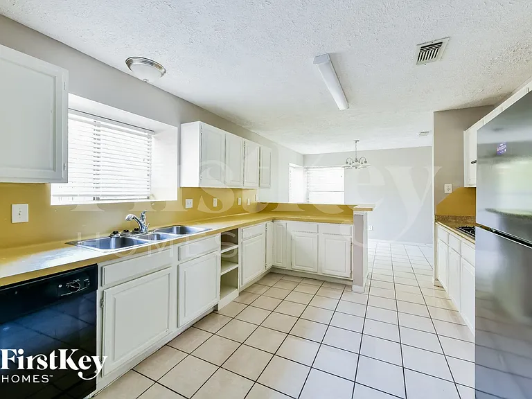 8511 Stagewood Dr — Photo 6