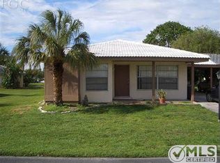 12 Parkwood Villas Ct, Lehigh Acres, FL 33936
