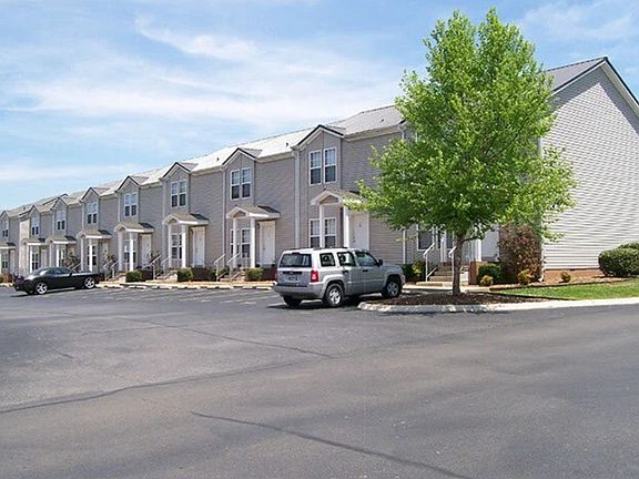 5th image of 800 E Spring St #R01