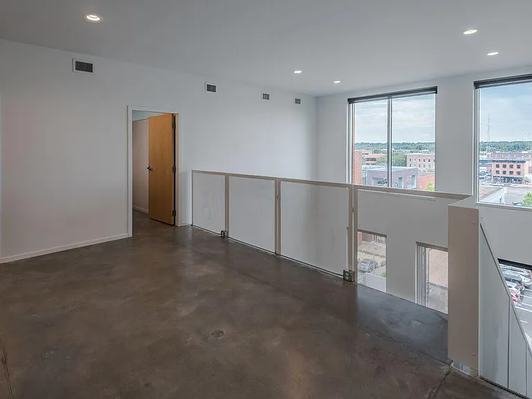 219 E Grand Ave — Photo 11
