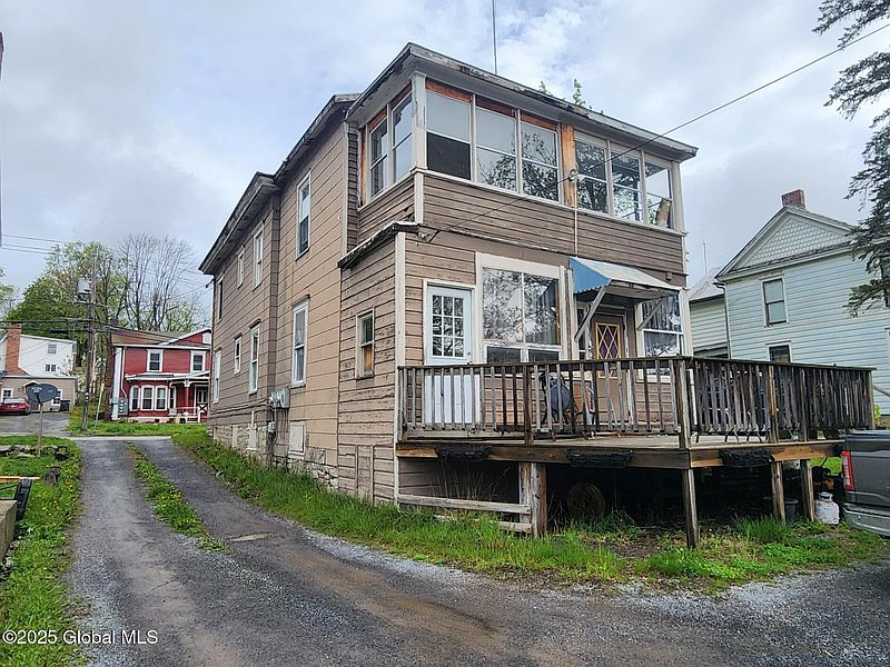 3rd image of 658 E Main Street
