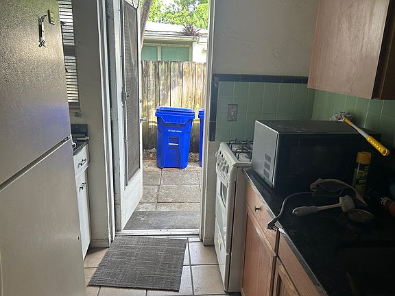 5th image of 701 NE 7th Ave APT A
