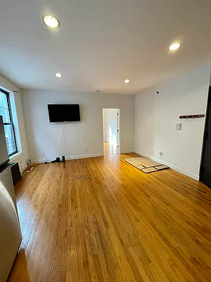 Rented by Voro, LLC | media 6