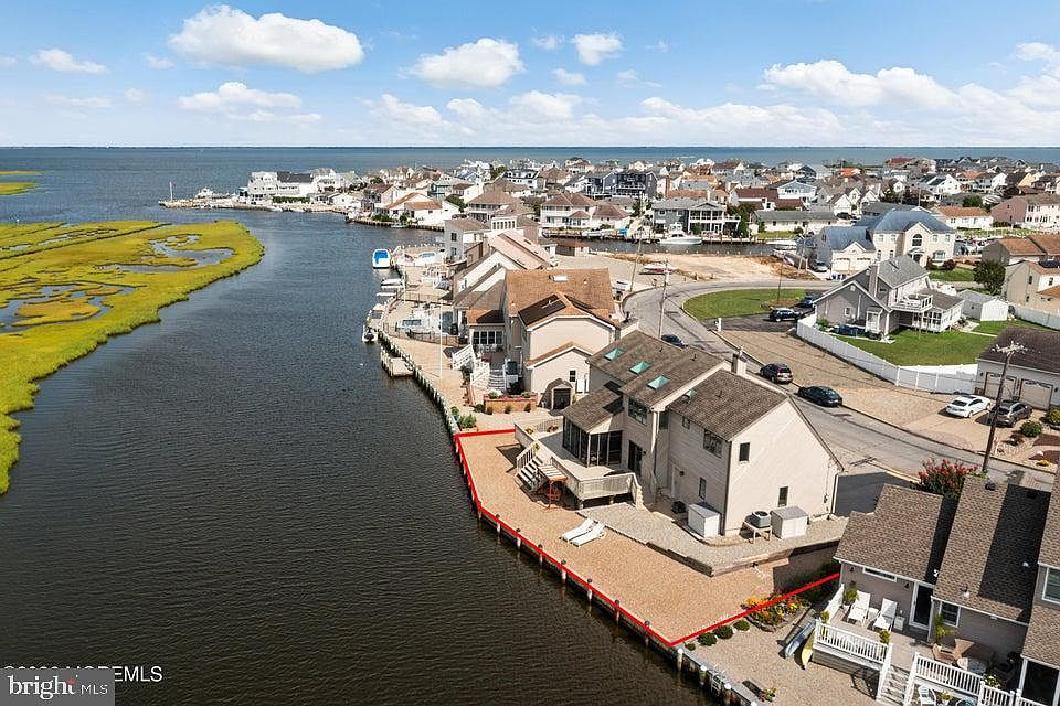 1st image of 1036 Montauk Dr