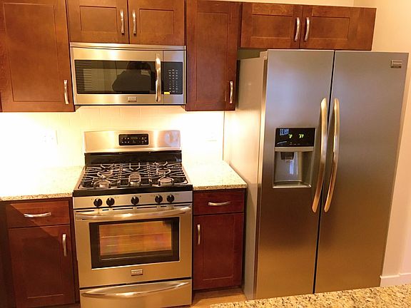 3rd image of 54 Loomis St #120