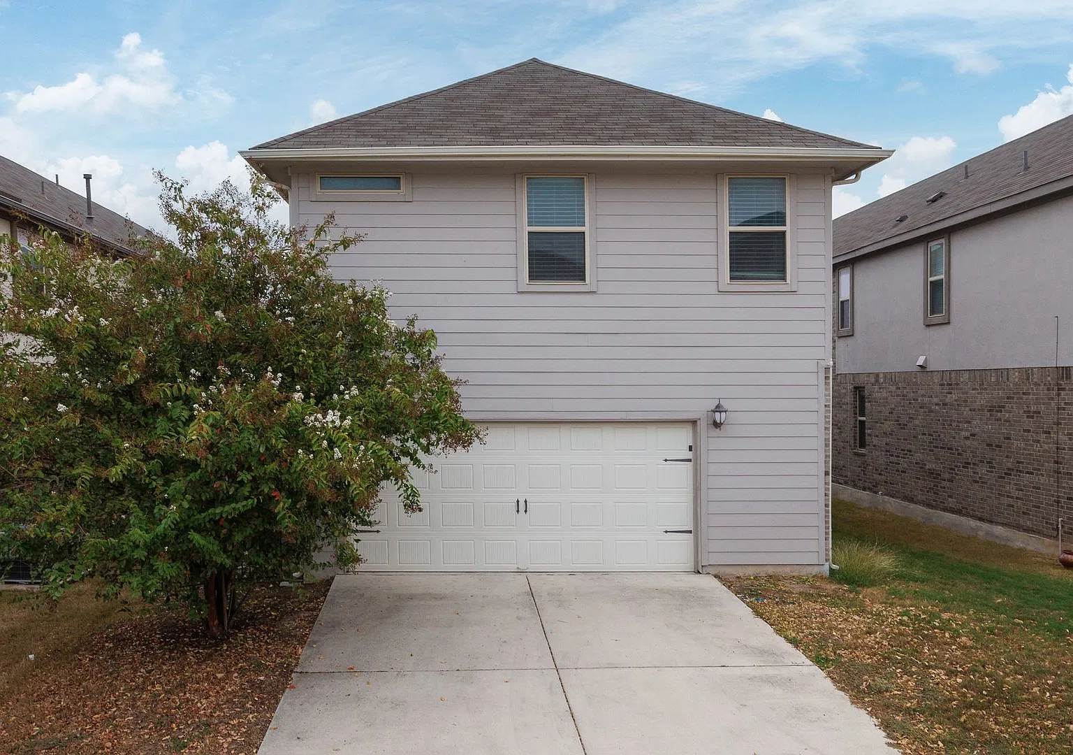 Spacious 3-Bedroom Home with Upstairs Game Room, Hardwood Floors & Upgraded Garage! — Photo 3