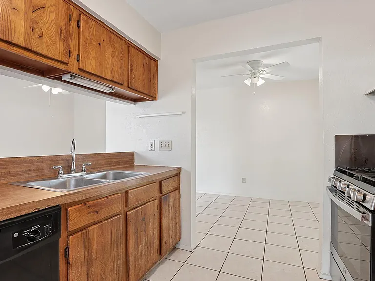 11912 Sunhillow Bnd #B — Photo 6