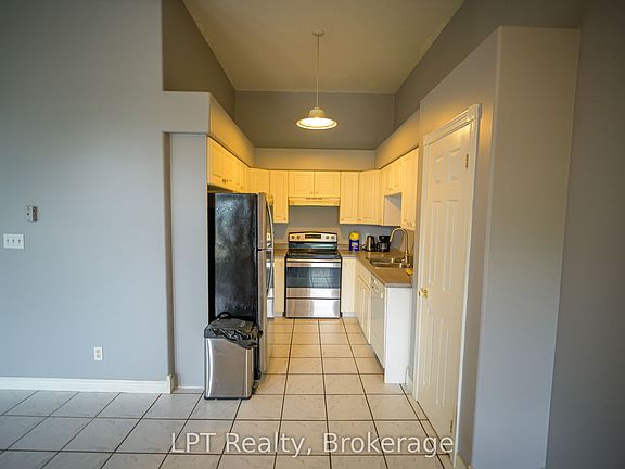 3rd image of 317 Queen St #304