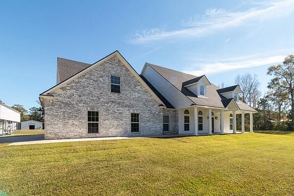 1st image of 110 Dogwood Ln