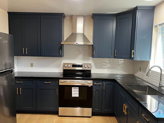 3rd image of 221 Rondale Ct
