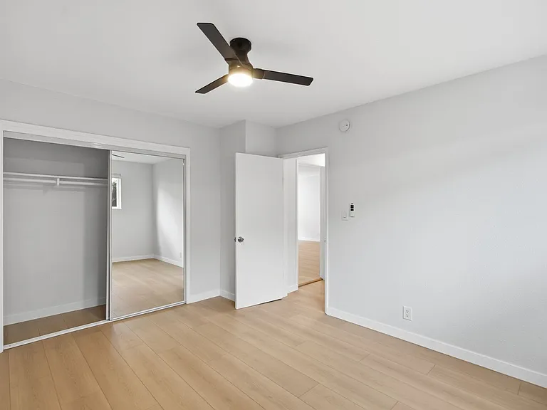 14616 Magnolia Blvd — Photo 11