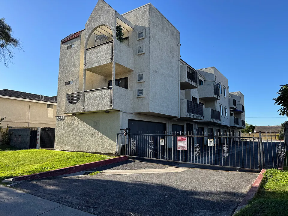 3251 Baldwin Park Blvd #4