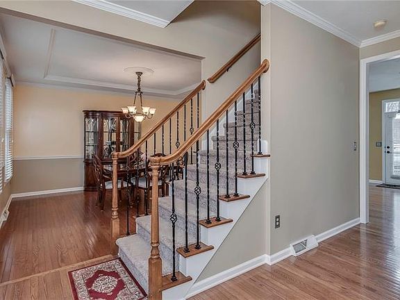 3rd image of 101 Middleground Pl