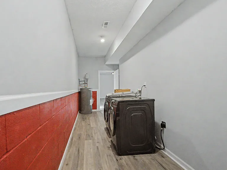 1371 Constitution Dr — Photo 43