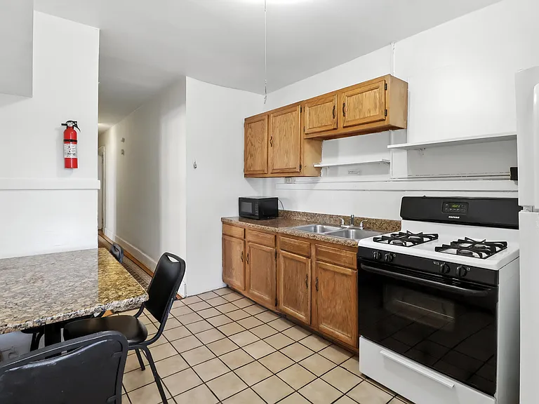 209 Main St #4 — Photo 19