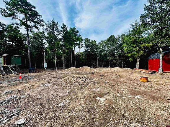 2nd image of 122 Tall Pine Ln
