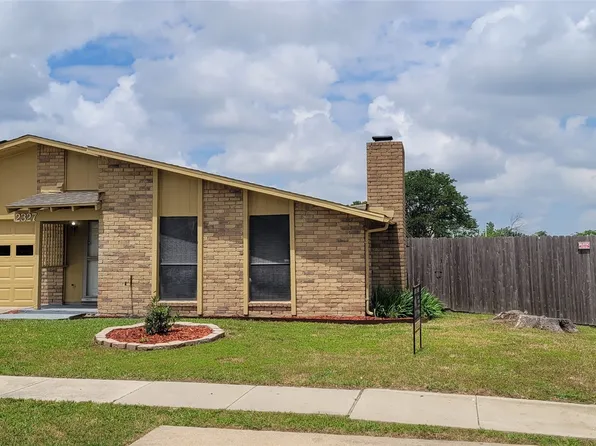 2327 Pennington Dr, Arlington, TX 76014