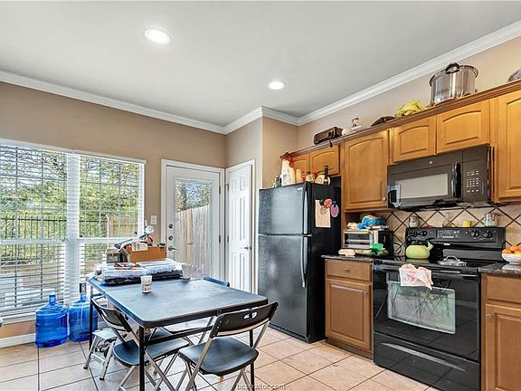 5th image of 305 Holleman Dr #801