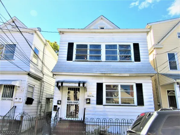 34 Holden St, Clifton City, NJ 07011