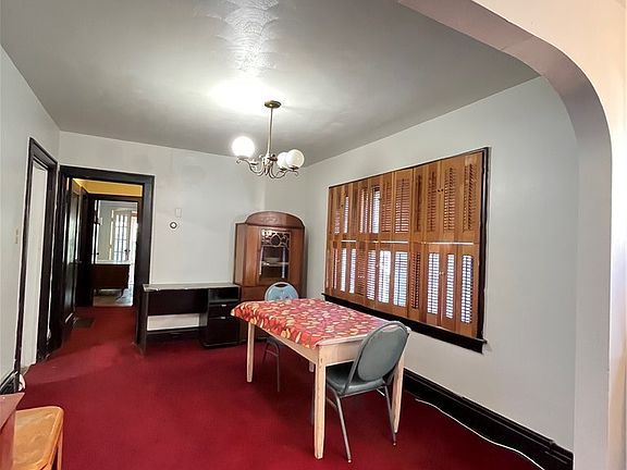 5th image of 375 Winspear Ave