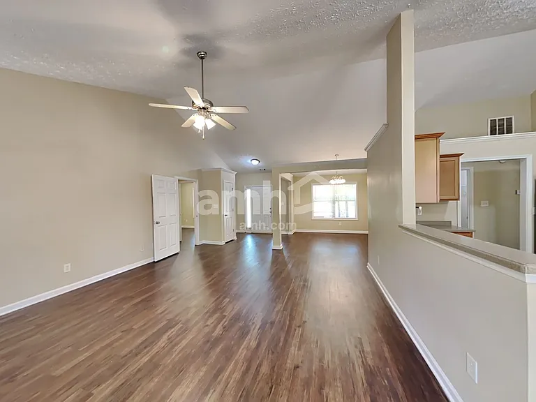 303 Cole Creek Dr — Photo 6