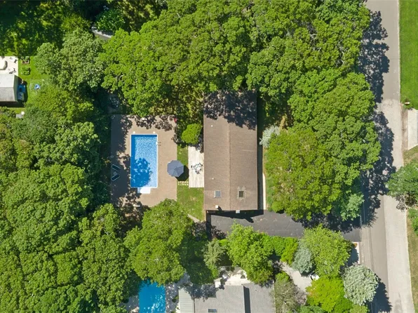 33 Landing Lane, East Quogue, NY 11942