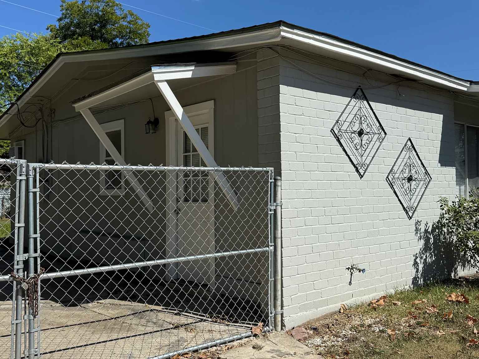 3 bed, 896 sqft, $1,500 — Photo 4