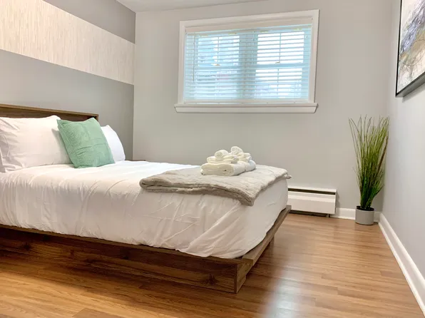 479 Vernon Ave #1, Ottawa, ON K1K 1A8