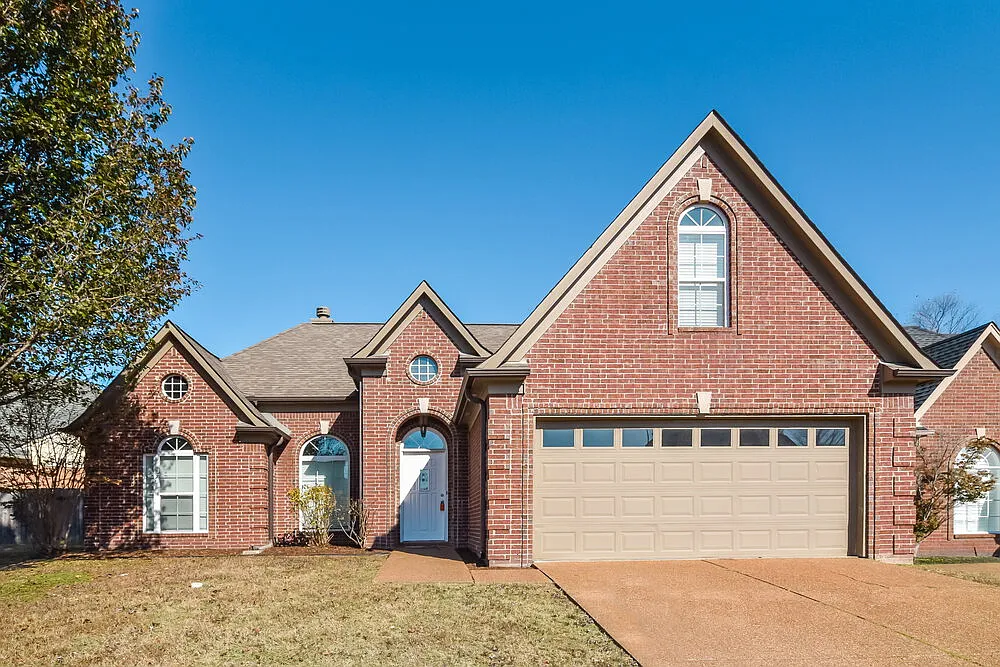 3 bed, 2.0 bath, 1847 sqft, $2,085 — Photo 1
